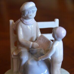 FLAVIA Porcelain Figurine Adult Reading to Child on Bench
